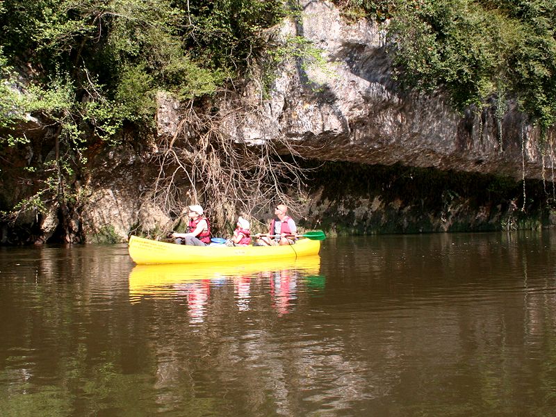 Walking Dordogne Canoe 1